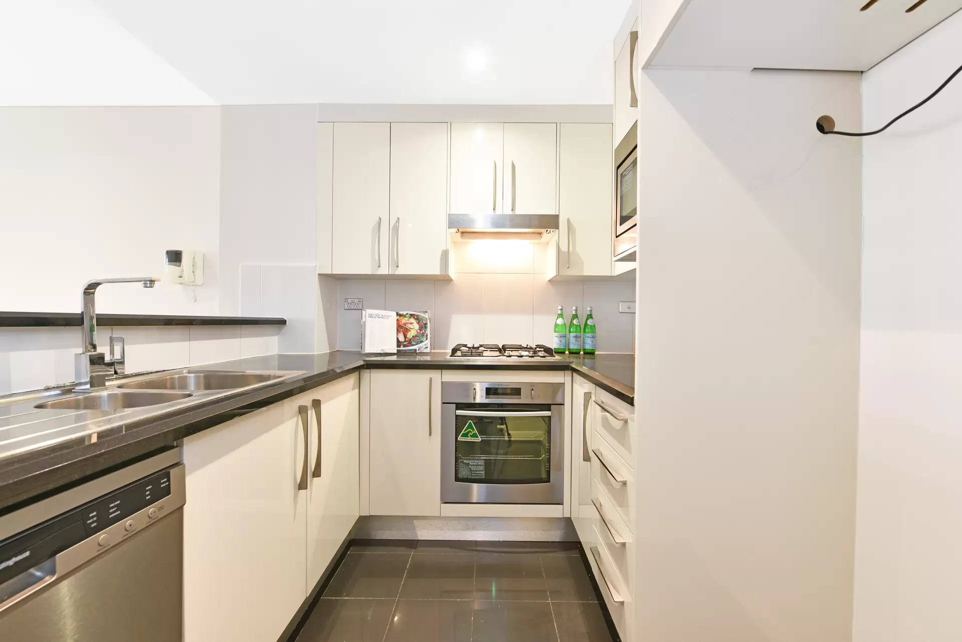 283/8 Lachlan Street, Waterloo Sold by Chidiac Realty - image 1