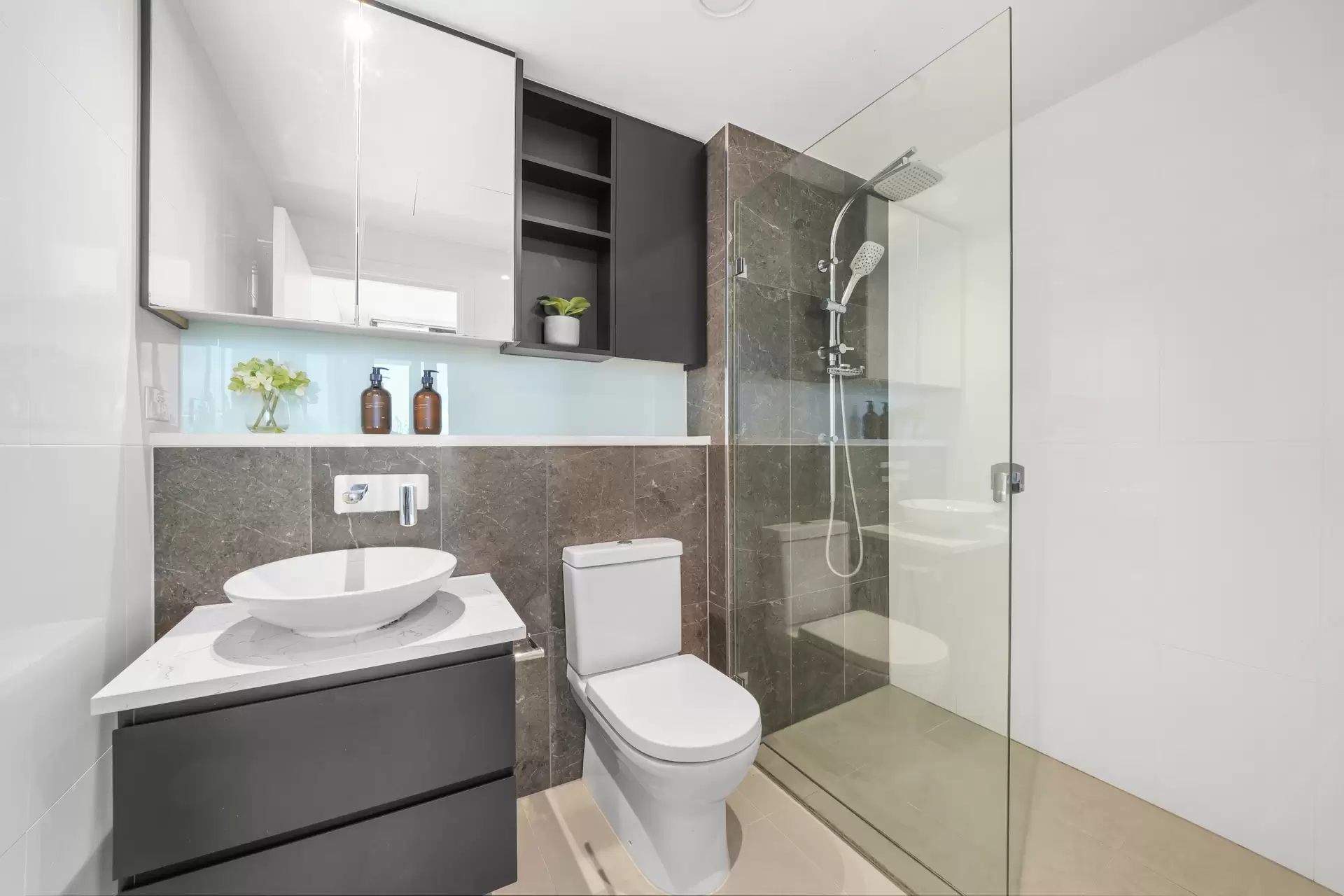 1407/11 Wentworth Place, Wentworth Point Sold by Chidiac Realty - image 1
