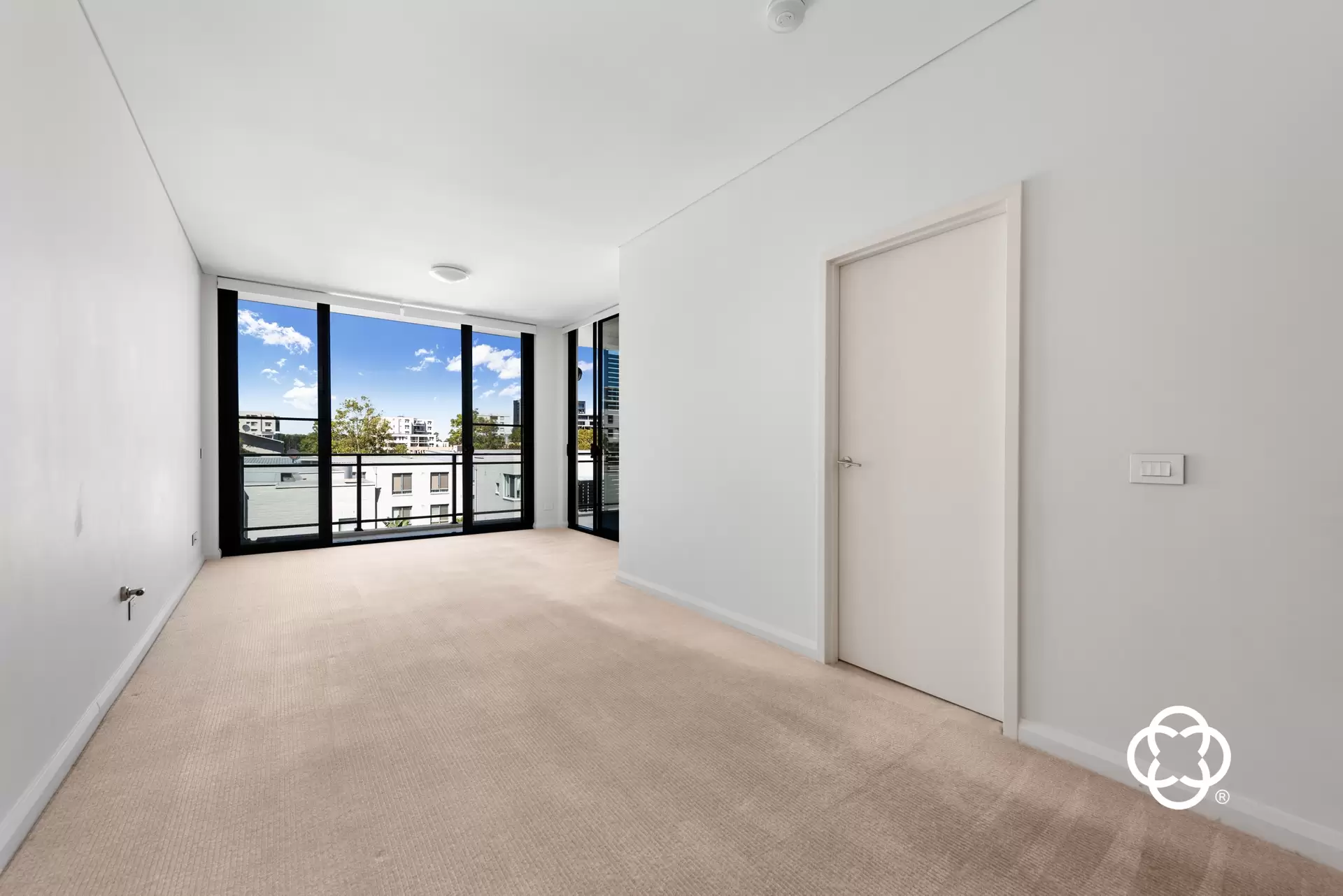 445/17 Marine Parade, Wentworth Point Leased by Chidiac Realty - image 1