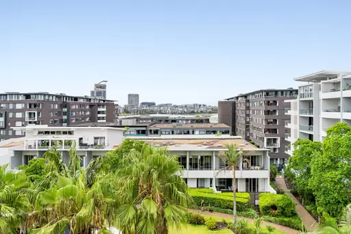780/33 Hill Road, Wentworth Point Sold by Chidiac Realty