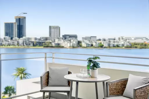 745/2 The Crescent, Wentworth Point Sold by Chidiac Realty