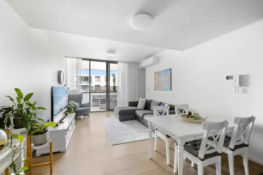 707/15 Baywater Drive, Wentworth Point Sold by Chidiac Realty