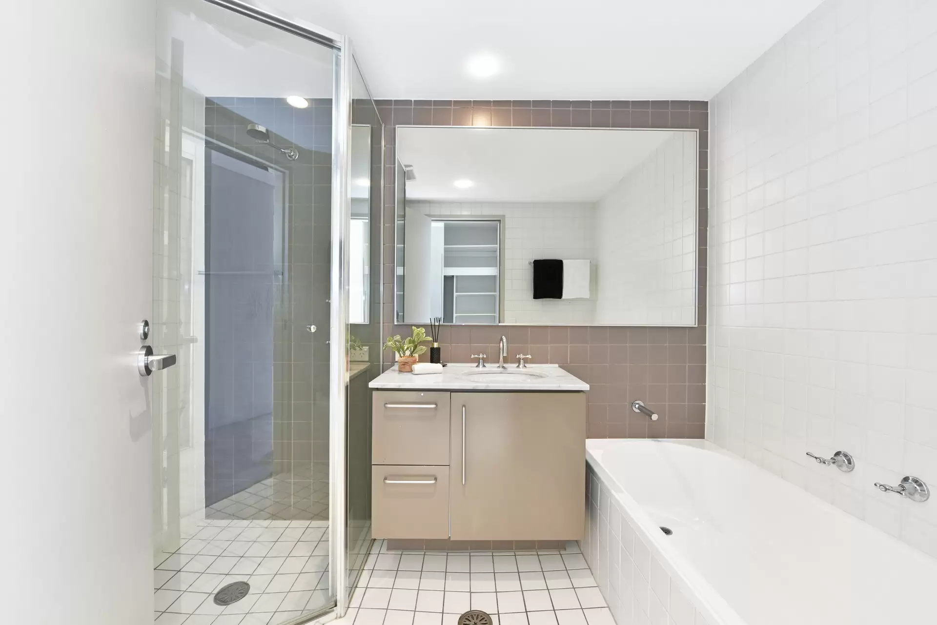 6/1 Blaxland Avenue, Newington Sold by Chidiac Realty - image 1