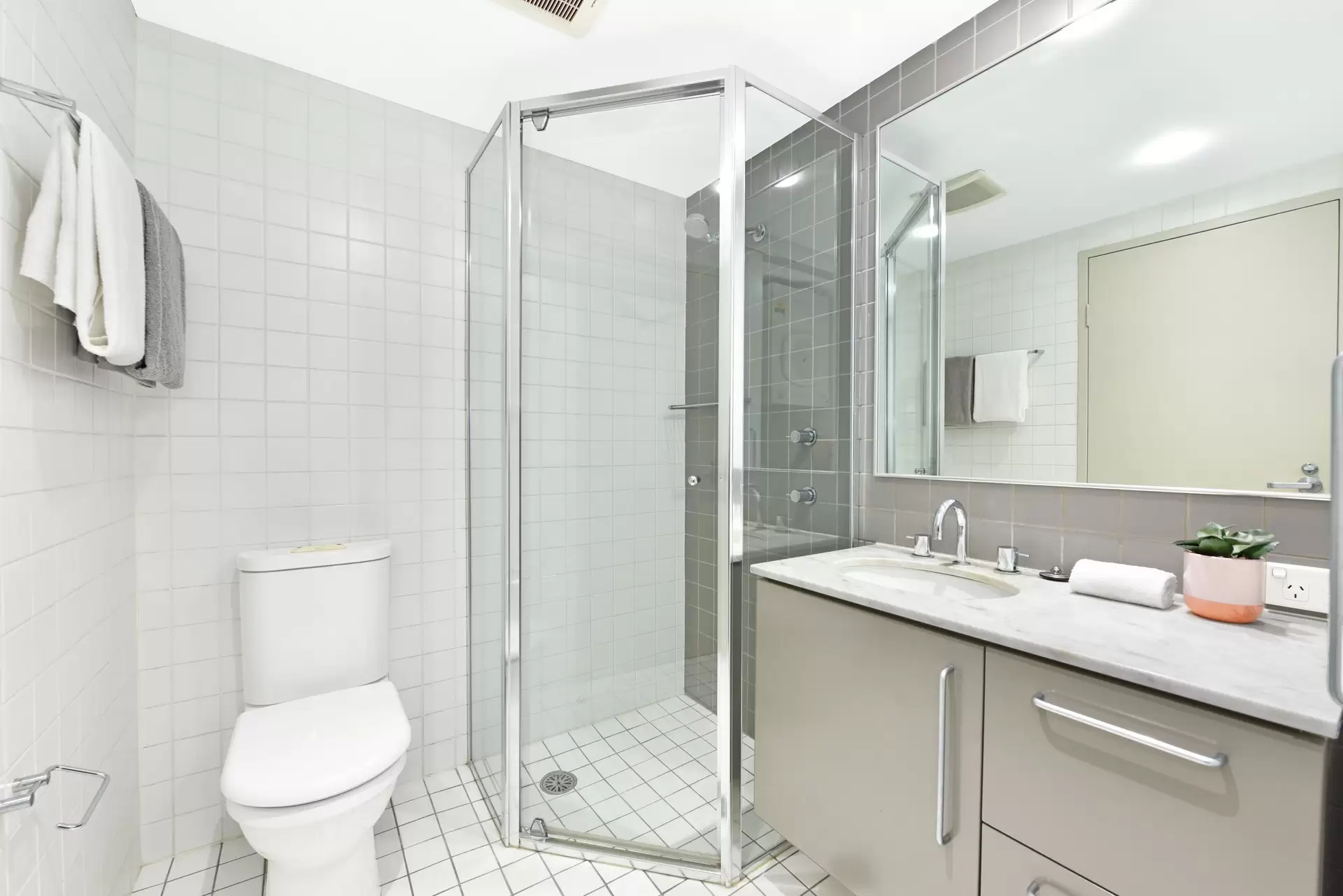 6/1 Blaxland Avenue, Newington Sold by Chidiac Realty - image 1
