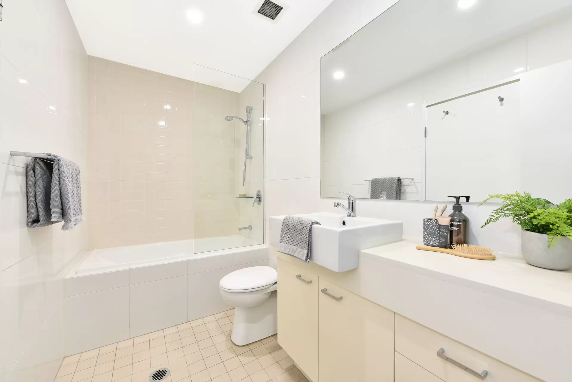 606/6 Nuvolari Place, Wentworth Point Sold by Chidiac Realty - image 1