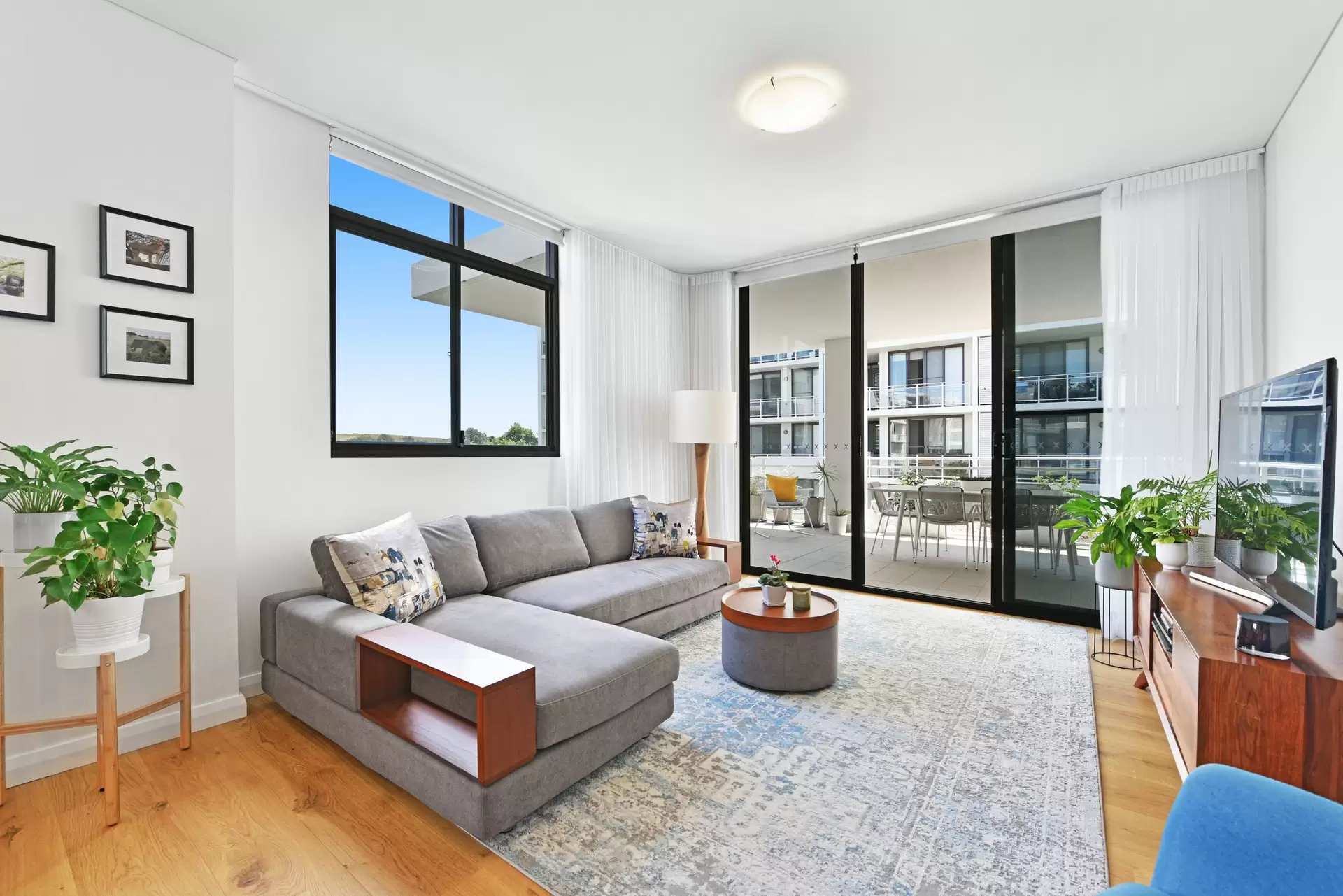 522/45 Amalfi Drive, Wentworth Point Sold by Chidiac Realty - image 1