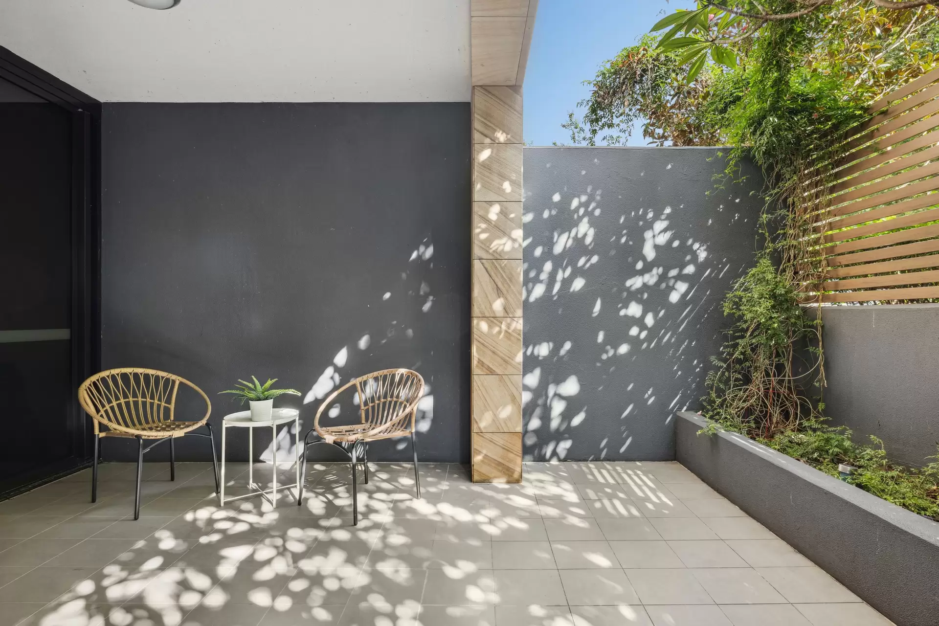 204/4 Footbridge Boulevard, Wentworth Point Sold by Chidiac Realty - image 1