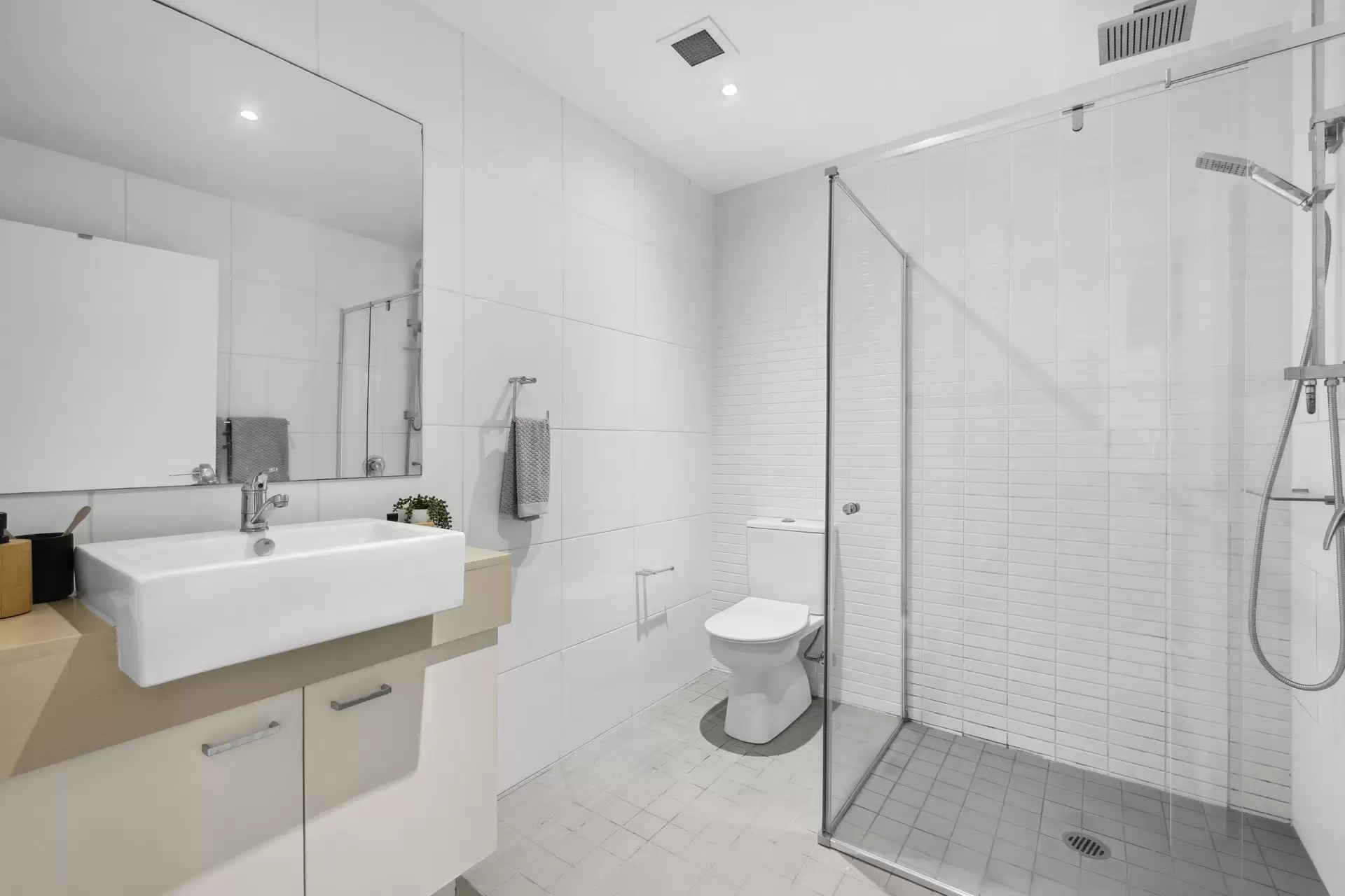 301/4 Nuvolari Place, Wentworth Point Sold by Chidiac Realty - image 1
