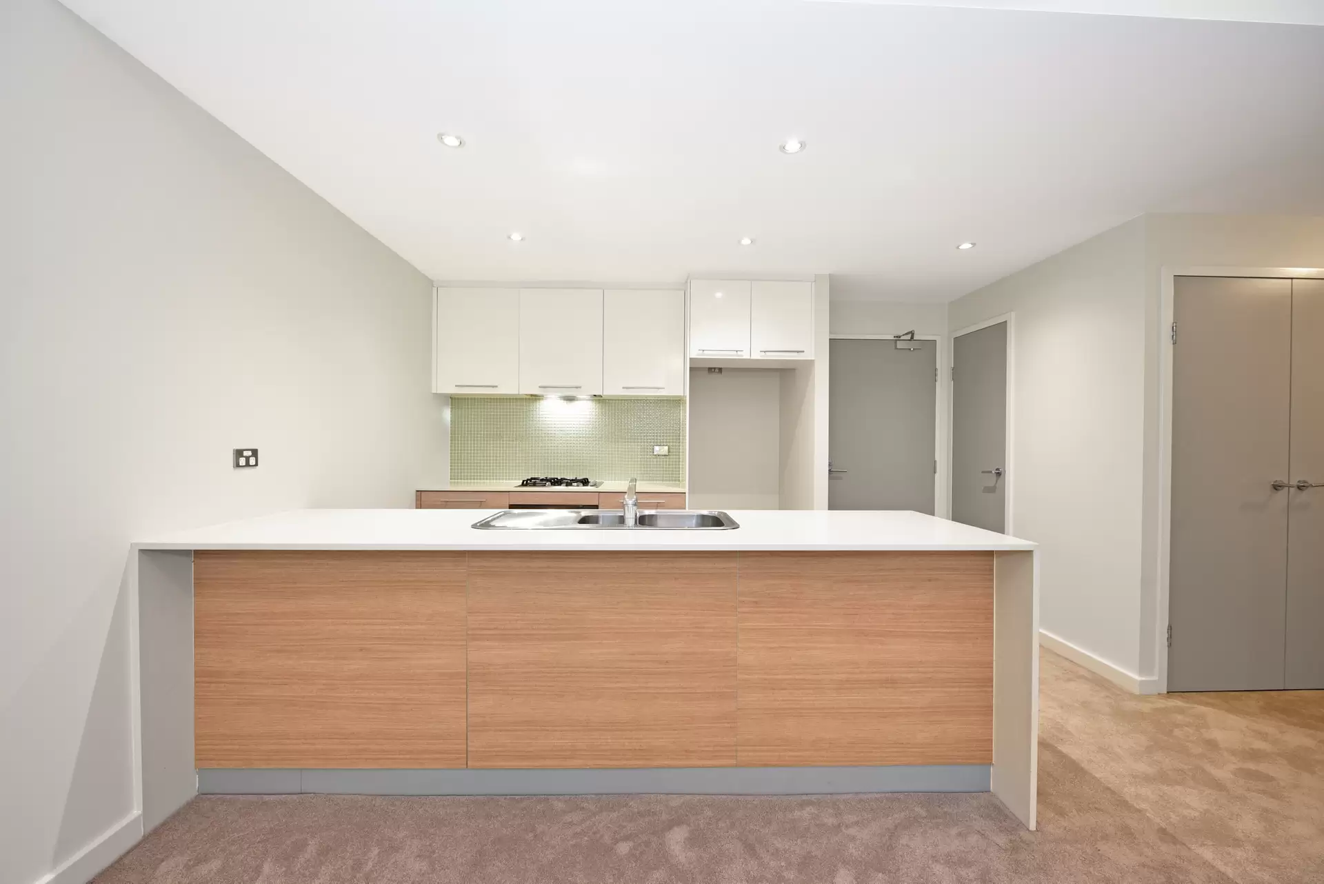 DG04/6 Latham Terrace, Newington Leased by Chidiac Realty - image 1