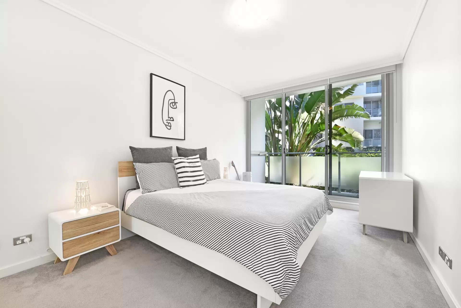 DG04/6 Latham Terrace, Newington Leased by Chidiac Realty - image 1