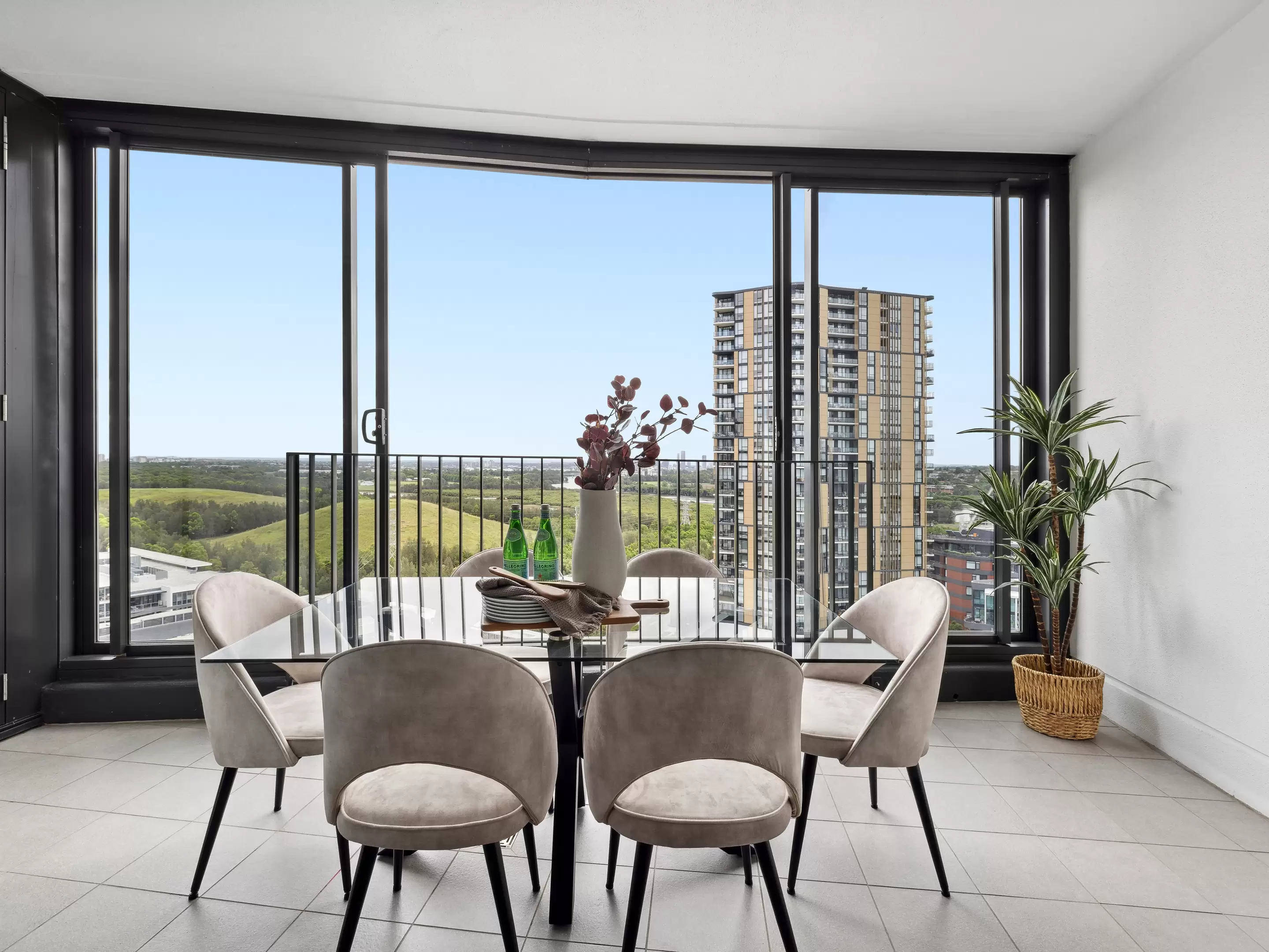 1704/10 Burroway Road, Wentworth Point Sold by Chidiac Realty - image 4