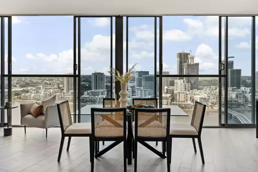 2402/11 Wentworth Place, Wentworth Point Sold by Chidiac Realty