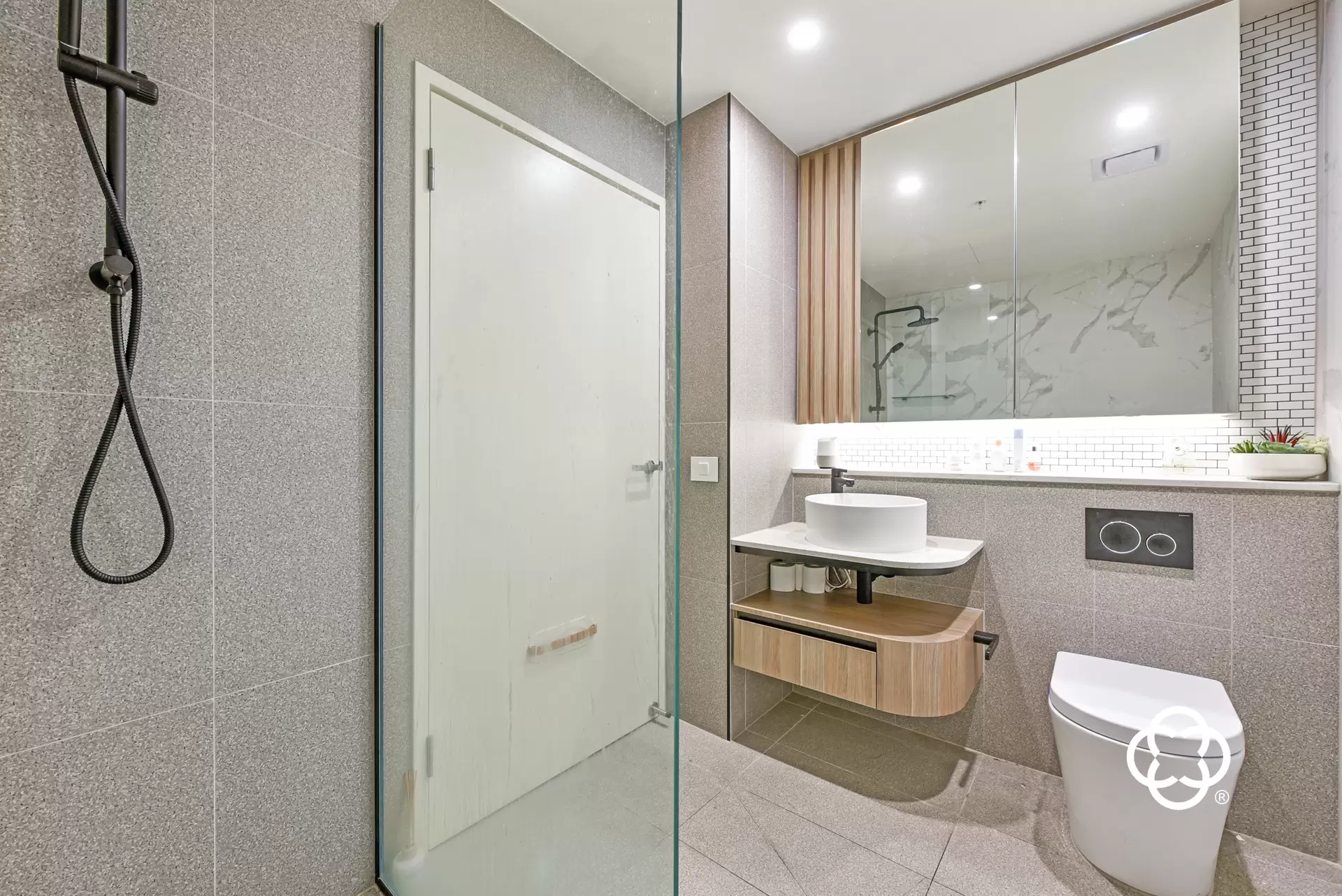 627/8 Lapwing Street, Wentworth Point Leased by Chidiac Realty - image 1