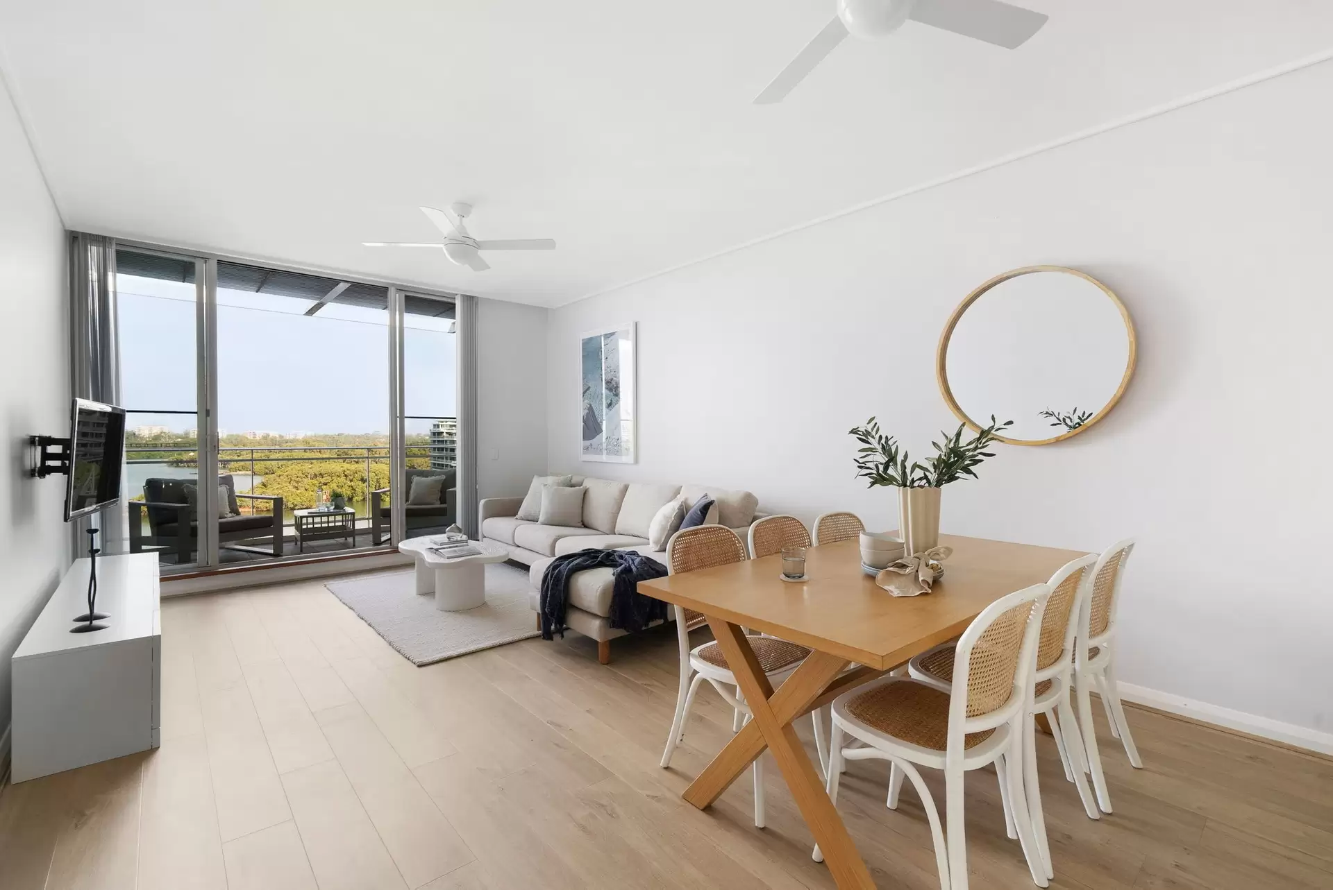 681/4 The Crescent, Wentworth Point Sold by Chidiac Realty - image 1