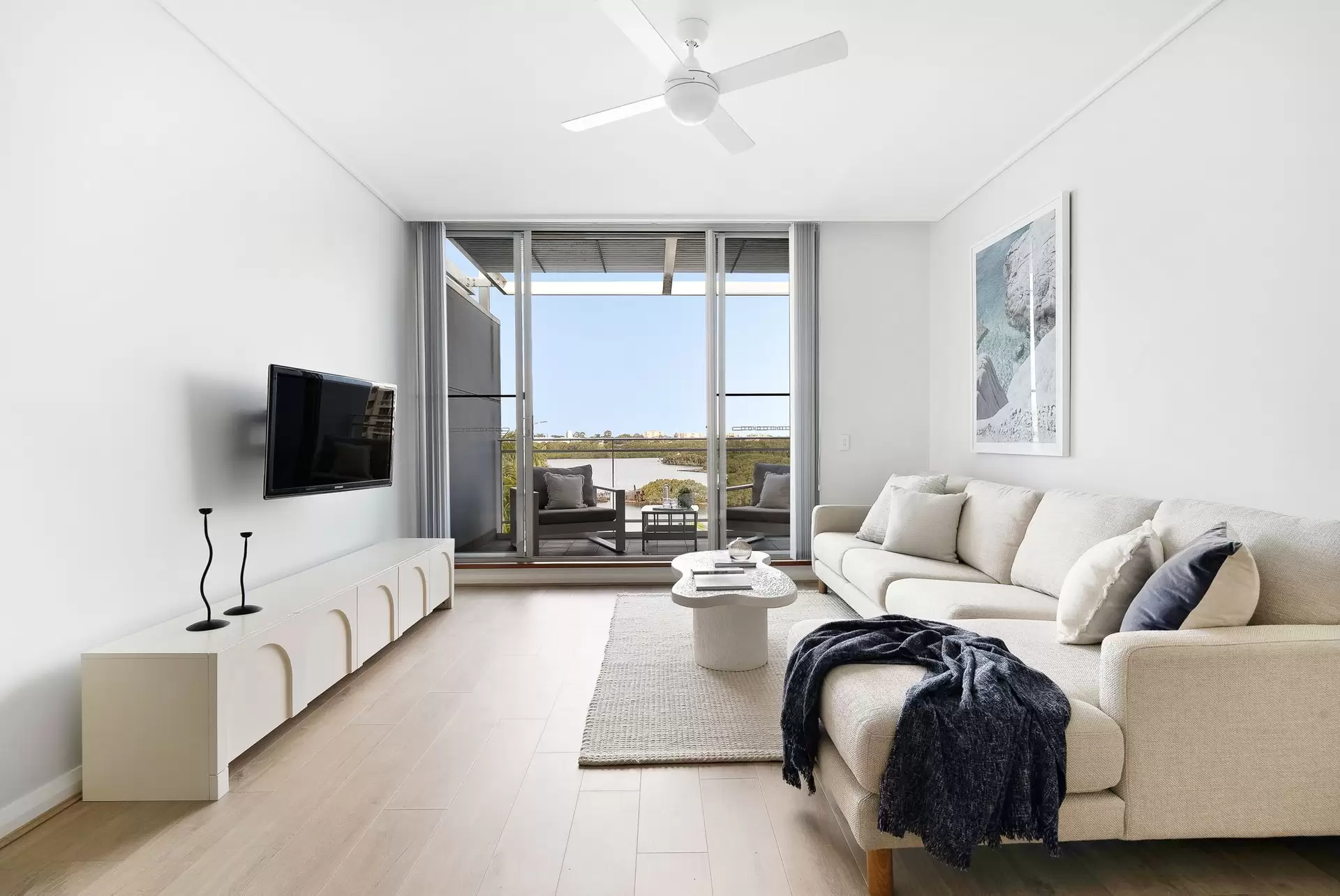 681/4 The Crescent, Wentworth Point Sold by Chidiac Realty - image 1