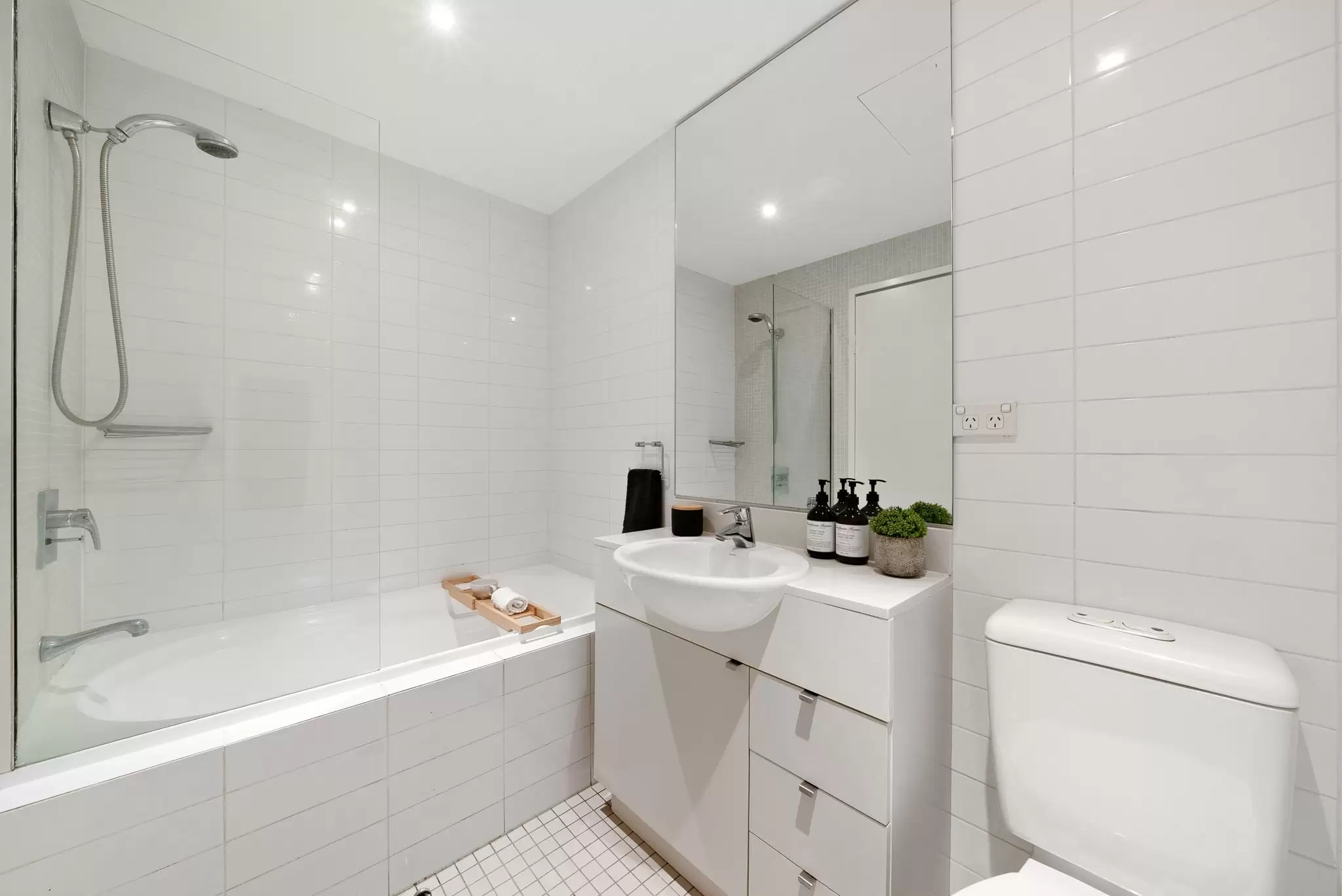 122/25 Bennelong Parkway, Wentworth Point Leased by Chidiac Realty - image 7