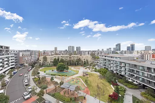 11076/17 Amalfi Drive, Wentworth Point Sold by Chidiac Realty
