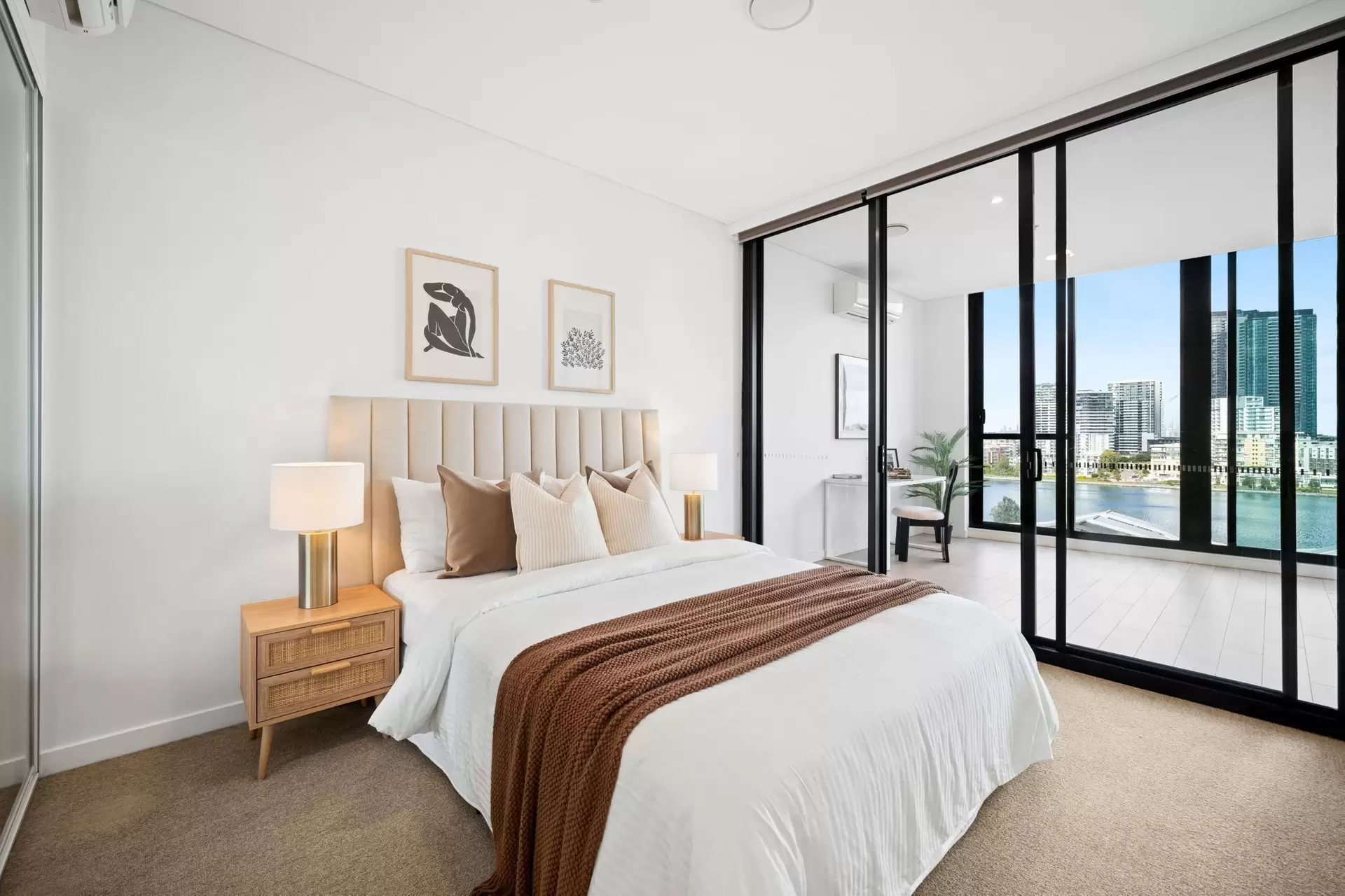 901/13 Wentworth Place, Wentworth Point Sold by Chidiac Realty - image 1