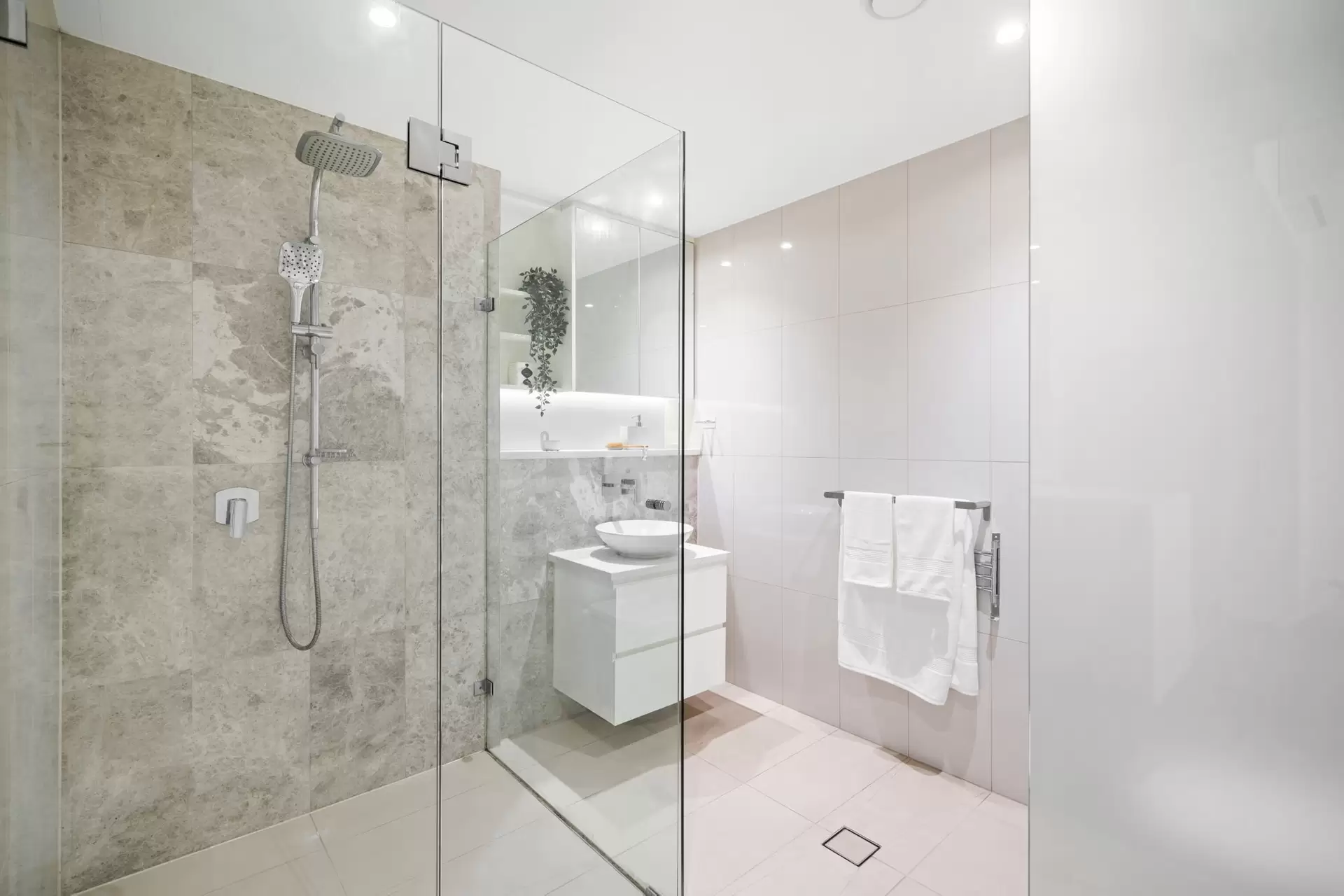 901/13 Wentworth Place, Wentworth Point Sold by Chidiac Realty - image 1