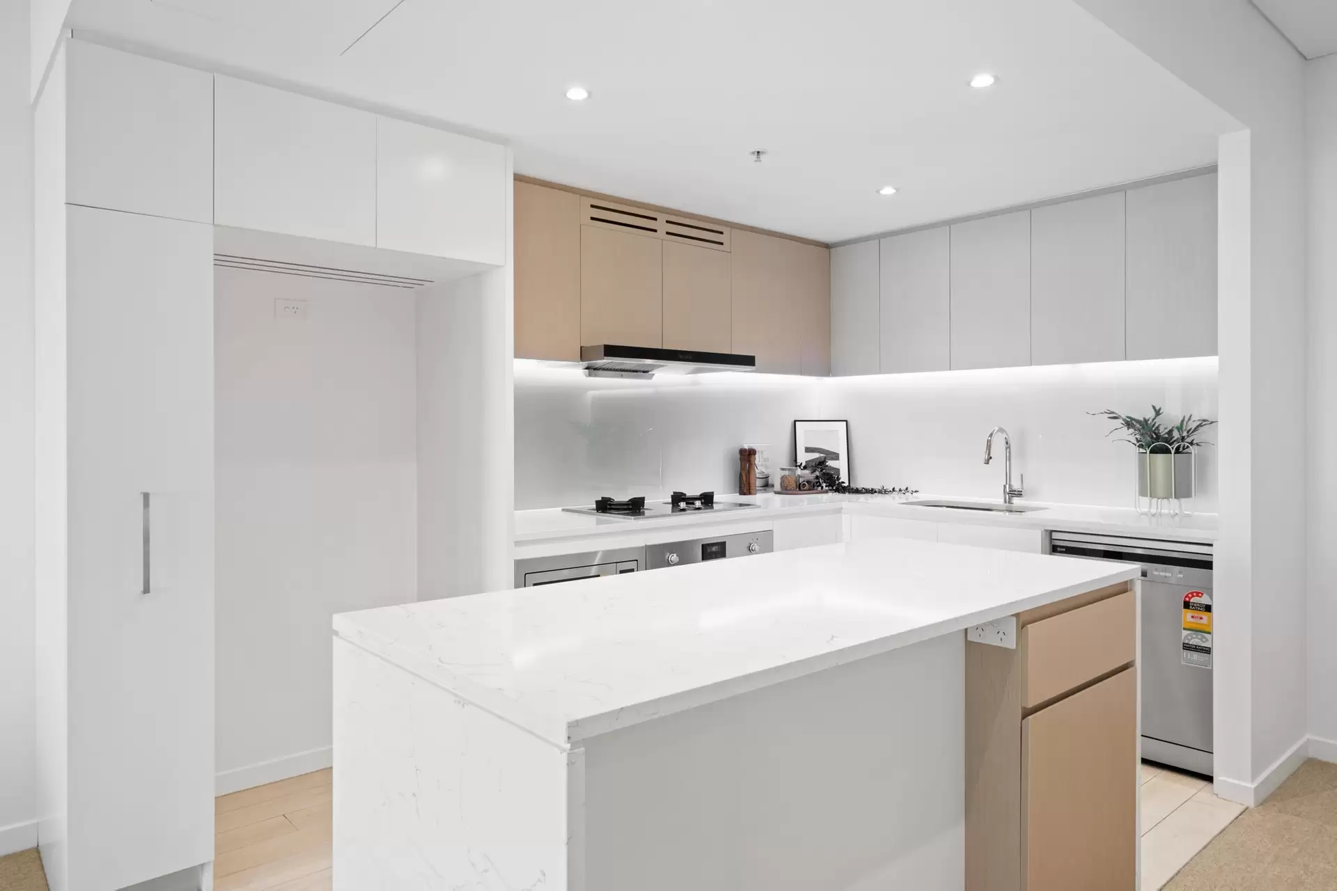 901/13 Wentworth Place, Wentworth Point Sold by Chidiac Realty - image 1