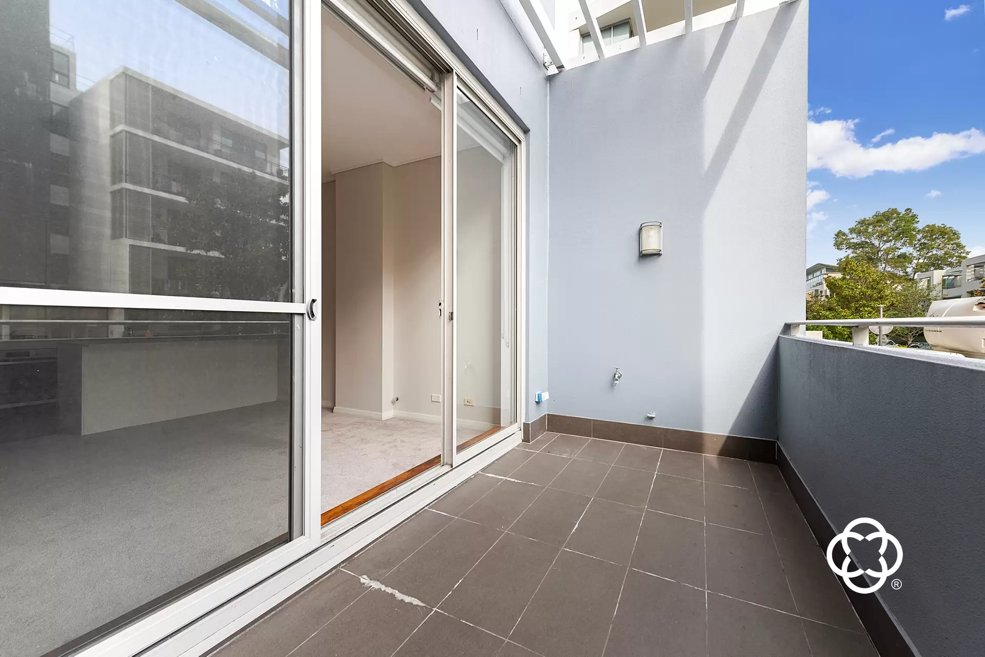 210/14 Marine Parade, Wentworth Point Leased by Chidiac Realty - image 1
