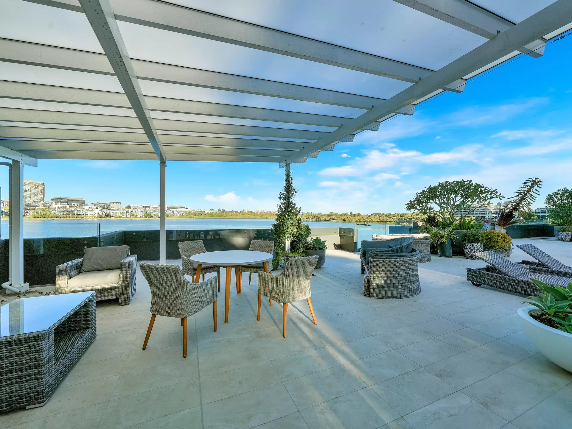 210/14 Marine Parade, Wentworth Point Leased by Chidiac Realty - image 1