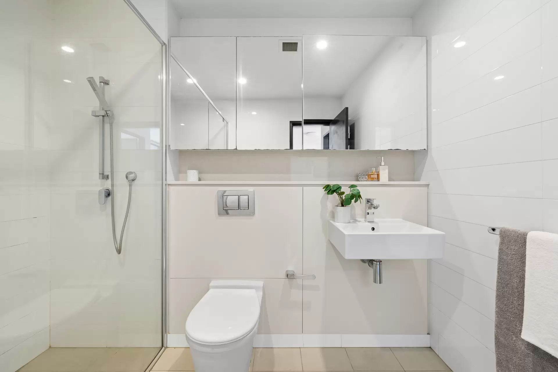 402/10 Savona Drive, Wentworth Point Leased by Chidiac Realty - image 1