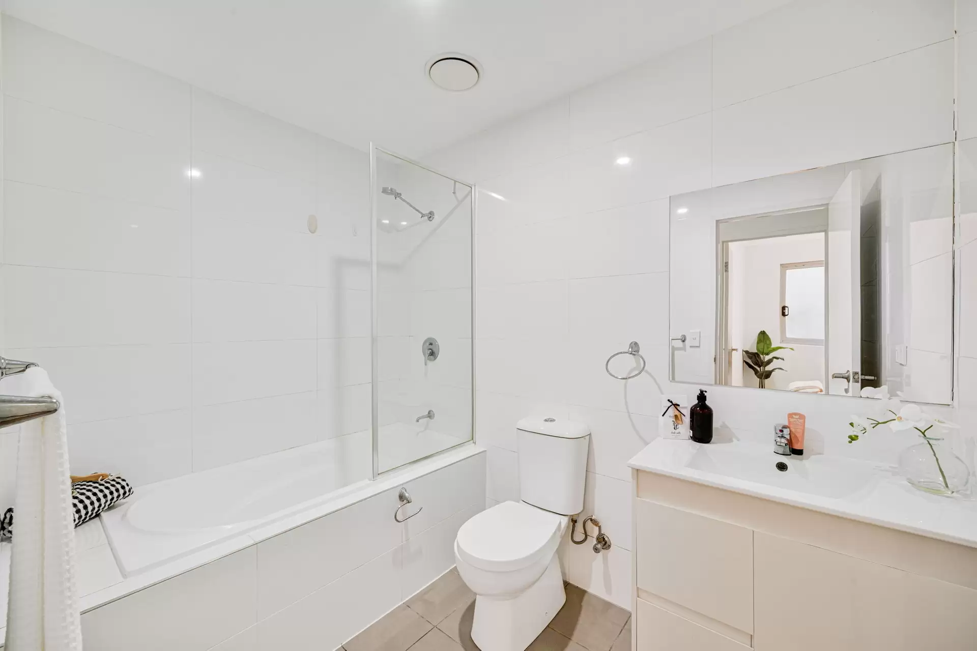 9/104 Railway Terrace, Merrylands Sold by Chidiac Realty - image 1