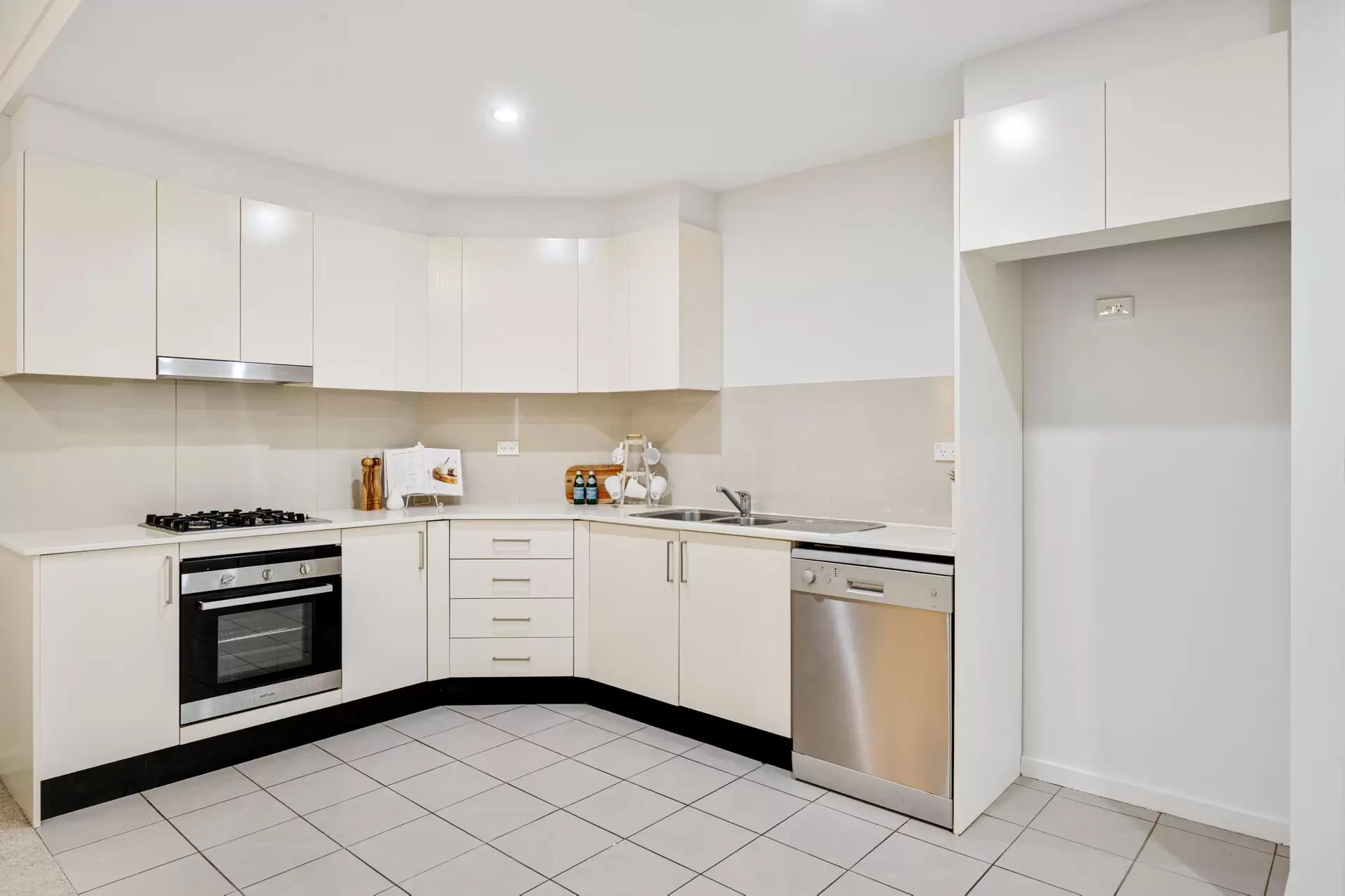 9/104 Railway Terrace, Merrylands Sold by Chidiac Realty - image 1