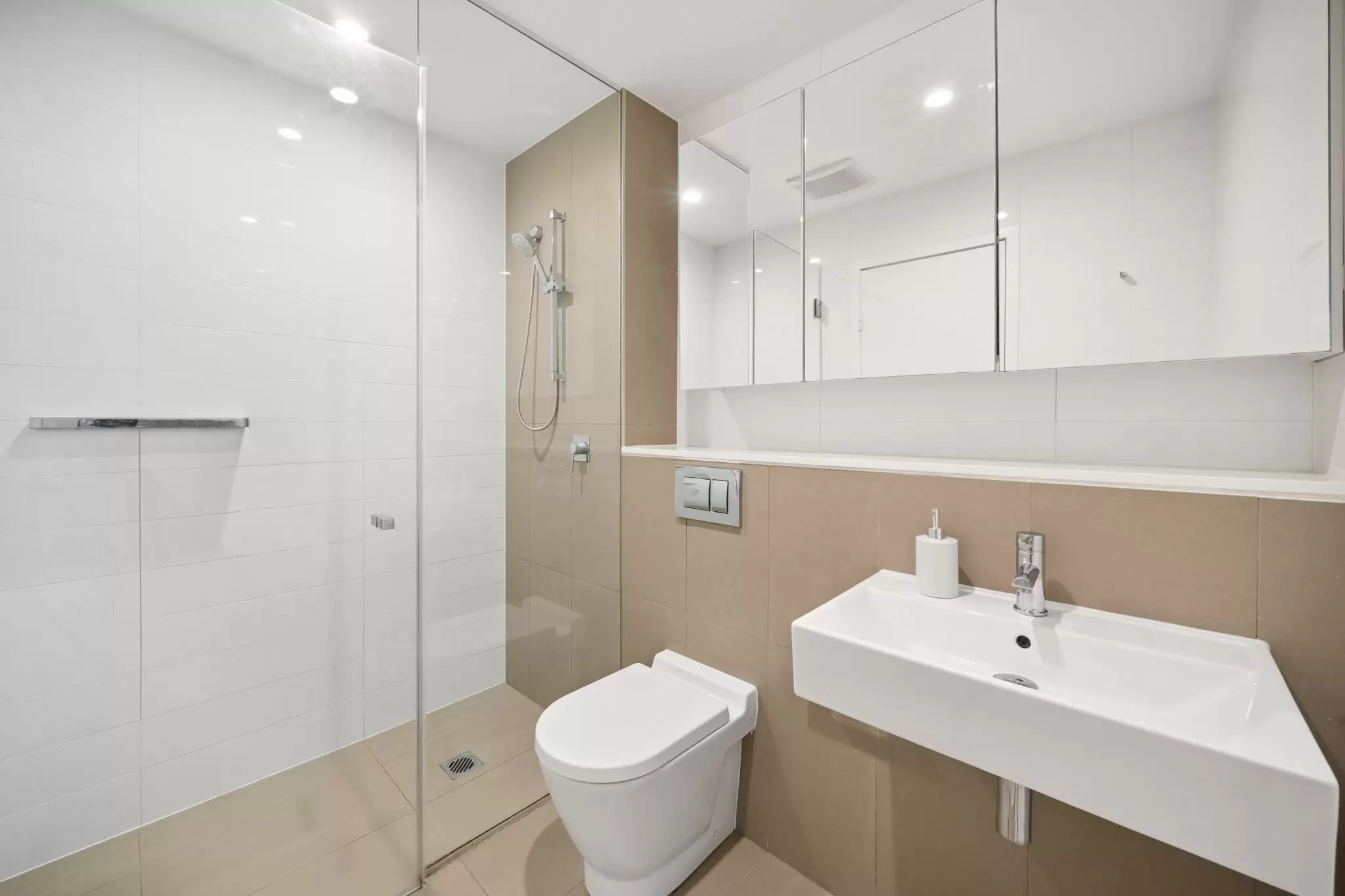 402/8 Marine Parade, Wentworth Point Sold by Chidiac Realty - image 5