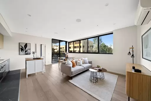 8125/19 Amalfi Drive, Wentworth Point Sold by Chidiac Realty