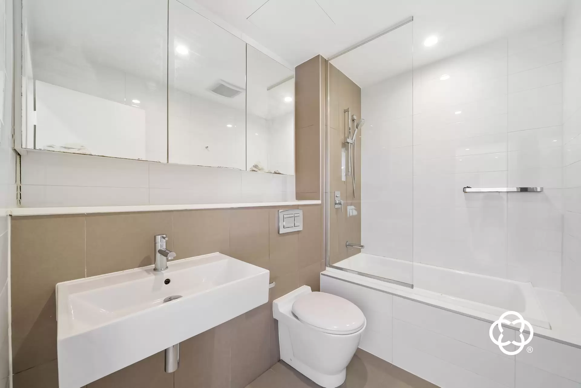 501/8 Marine Parade, Wentworth Point Leased by Chidiac Realty - image 1