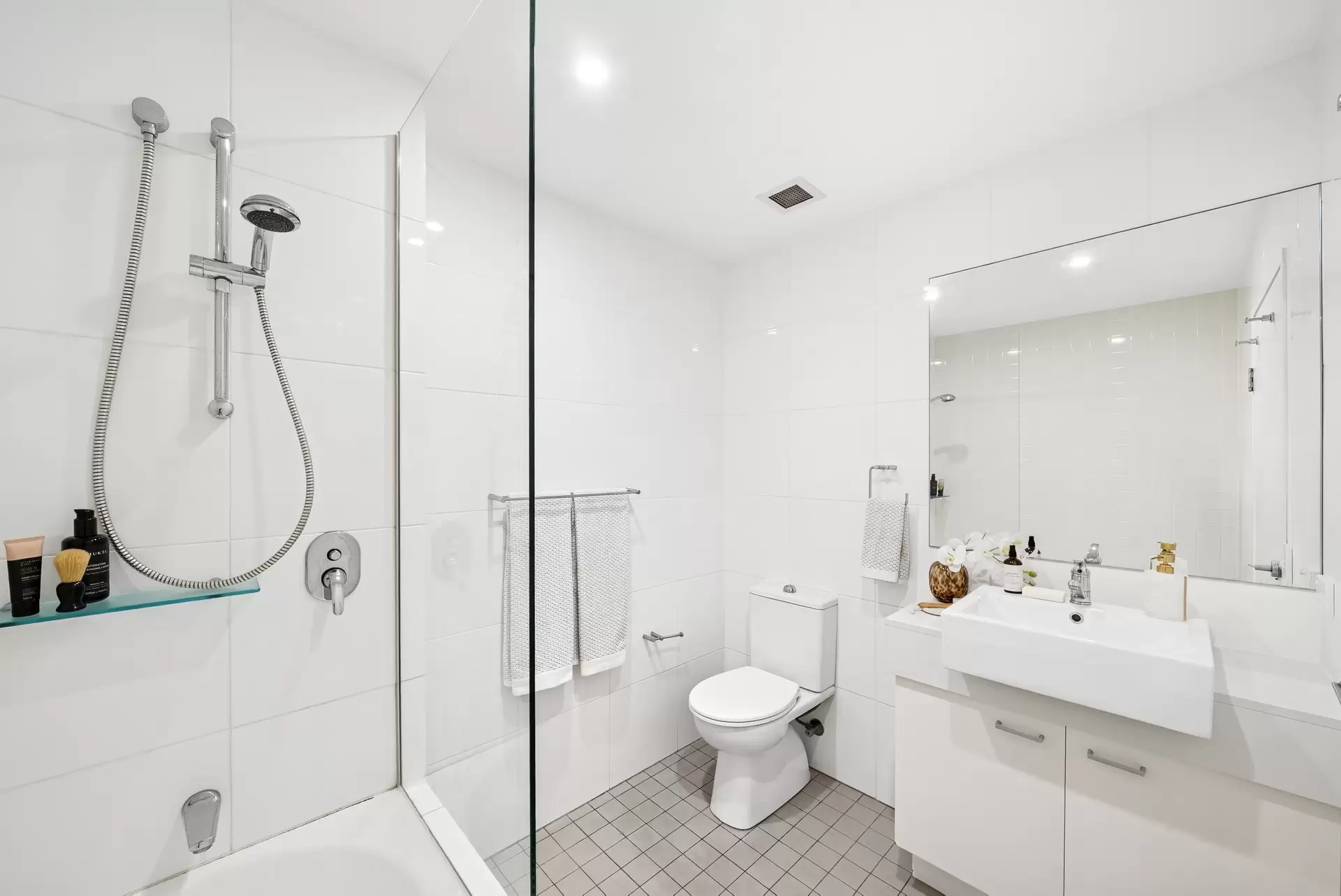 329/23 Savona Drive, Wentworth Point Sold by Chidiac Realty - image 1