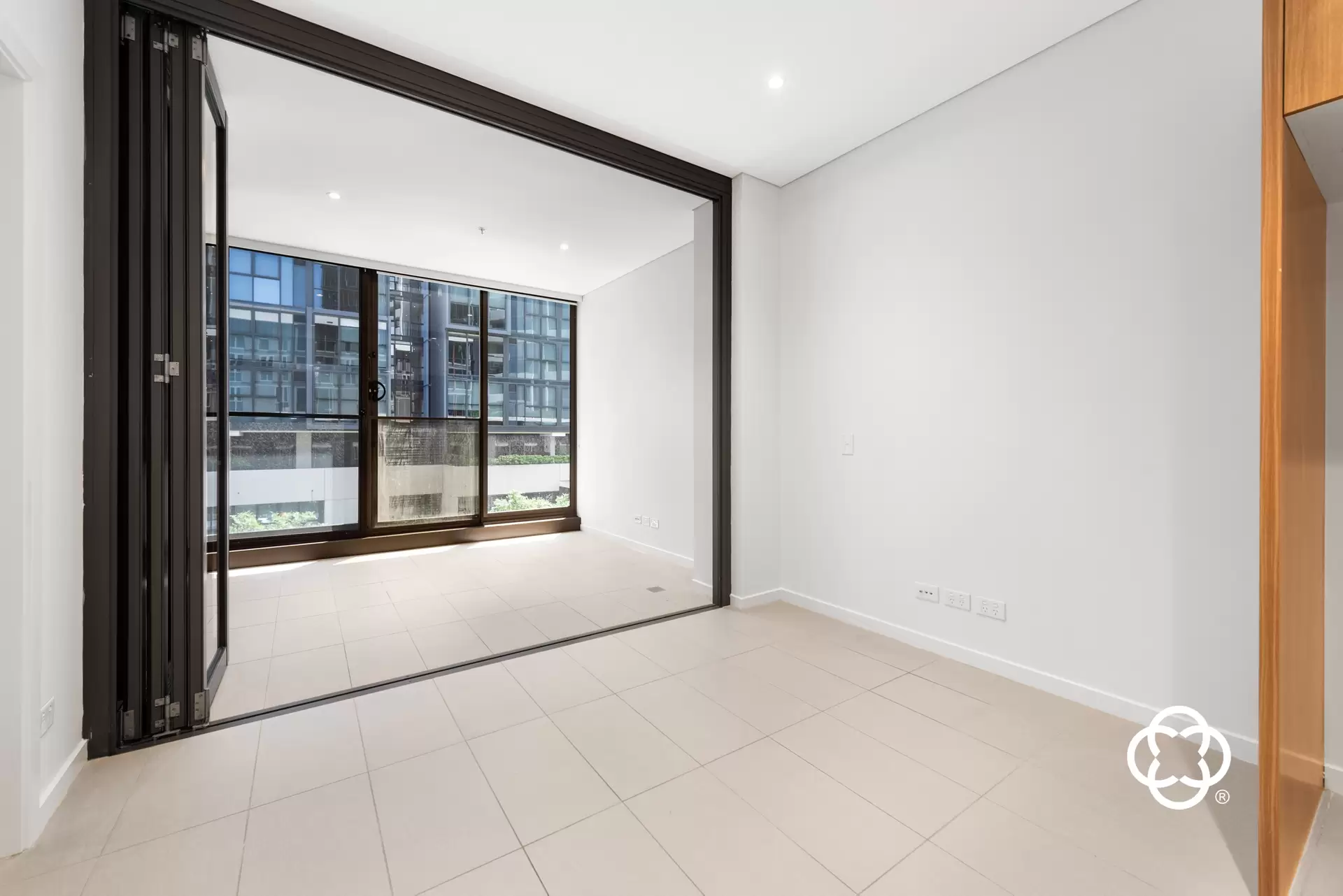 502/2 Wentworth Place, Wentworth Point Leased by Chidiac Realty - image 1