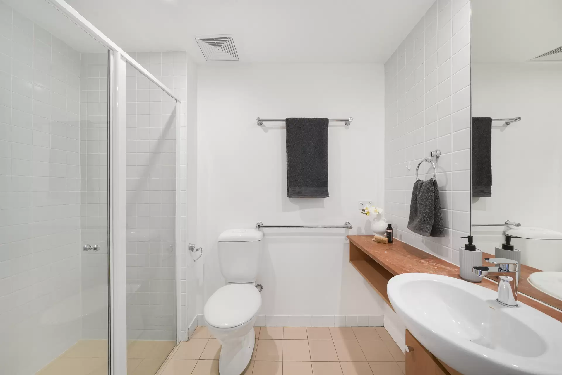 15/27 Bennelong Parkway, Wentworth Point Sold by Chidiac Realty - image 1