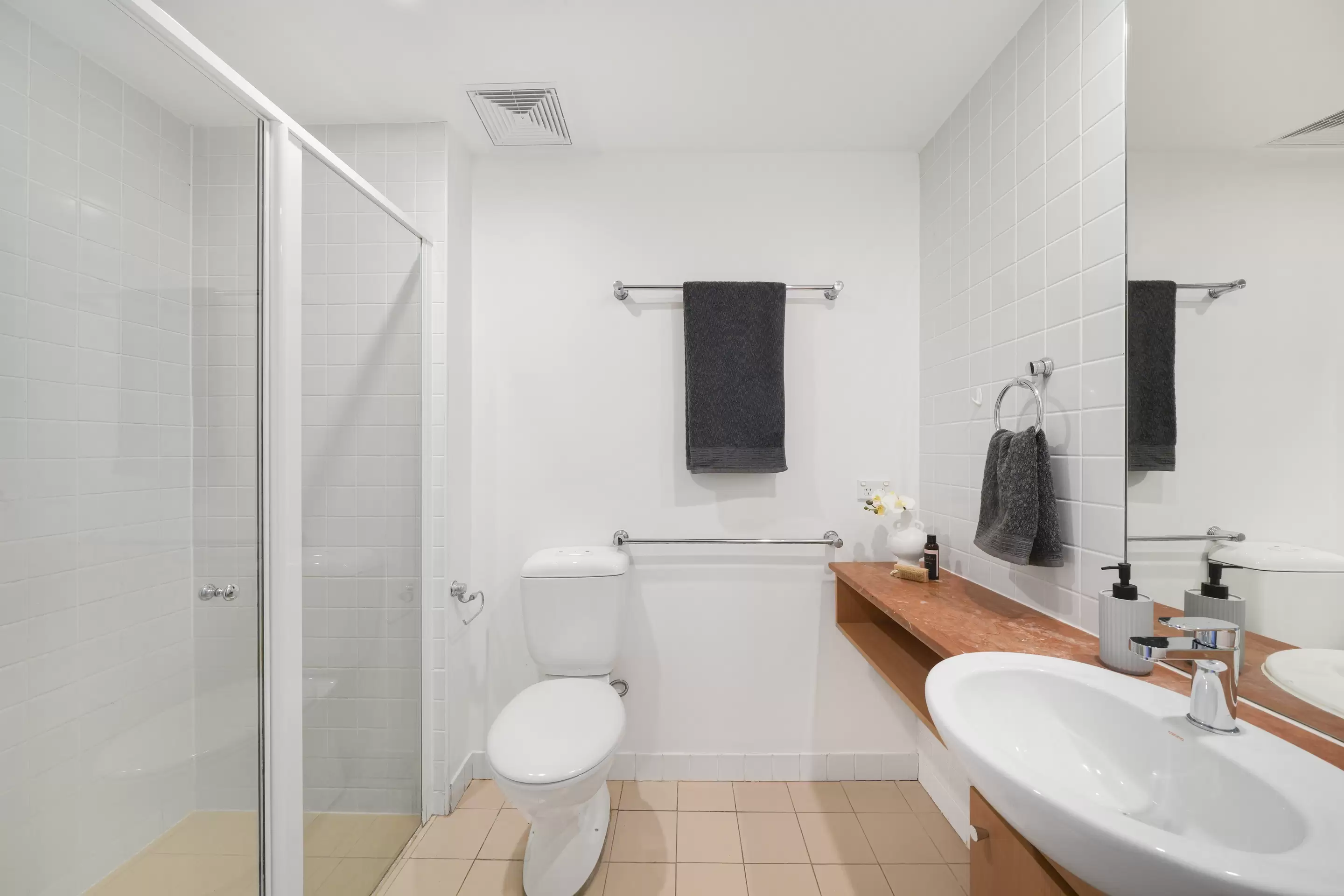 15/27 Bennelong Parkway, Wentworth Point Sold by Chidiac Realty - image 9