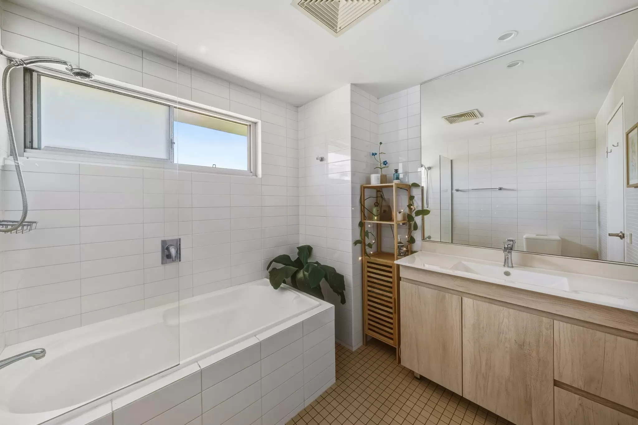 424/25 Bennelong Parkway, Wentworth Point Sold by Chidiac Realty - image 9