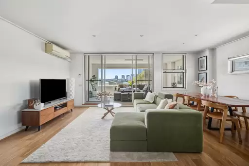 424/25 Bennelong Parkway, Wentworth Point Sold by Chidiac Realty