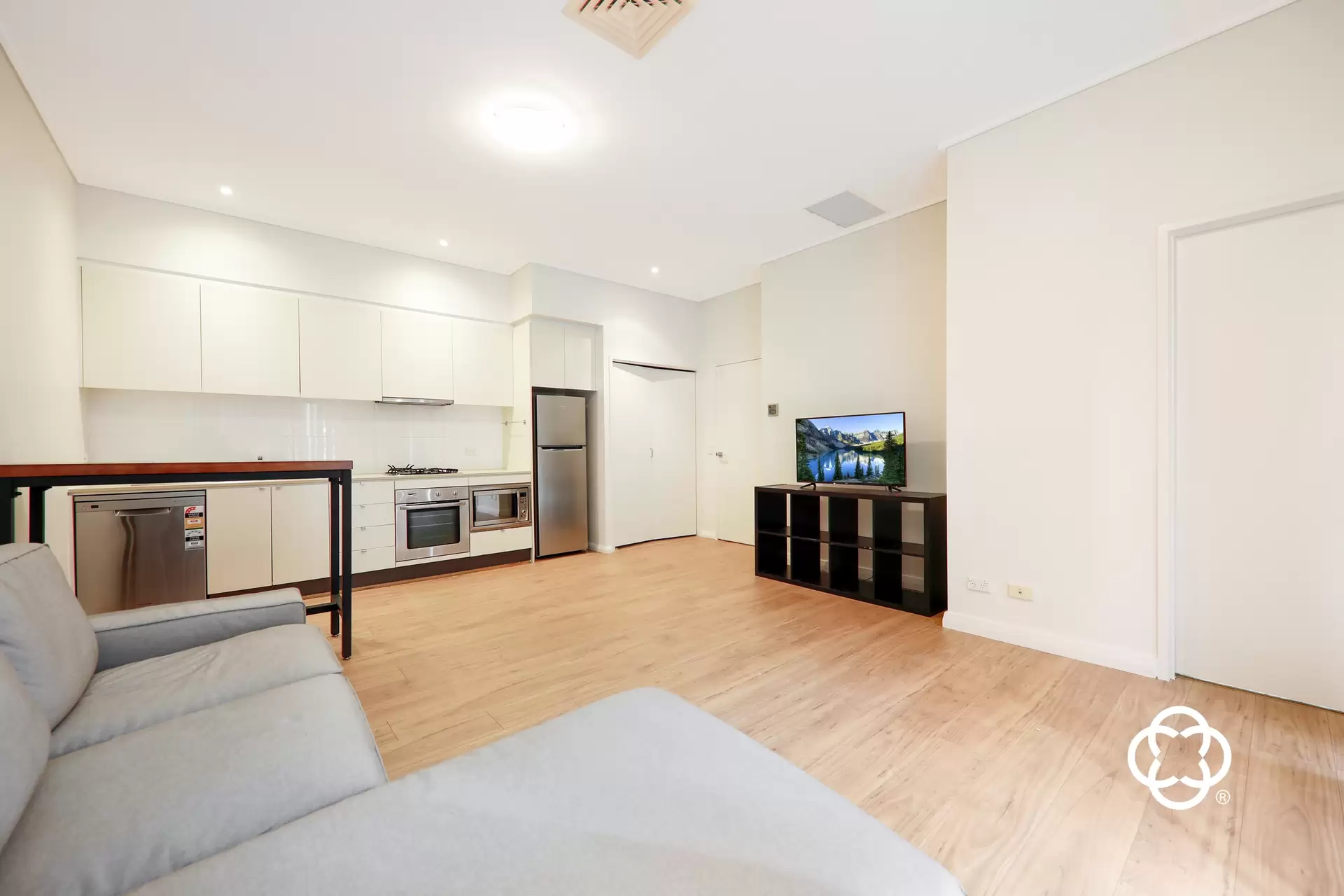 213/18 Marine Parade, Wentworth Point Leased by Chidiac Realty - image 1