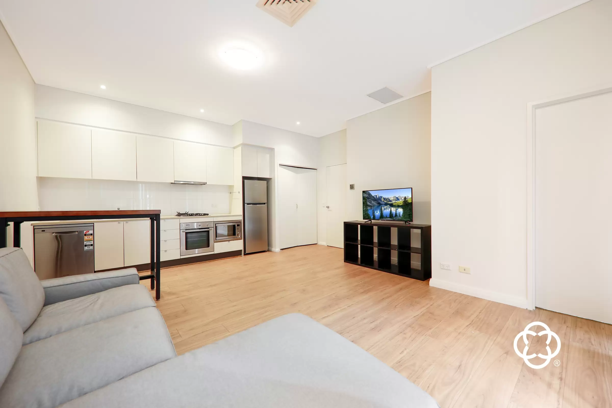 213/18 Marine Parade, Wentworth Point Leased by Chidiac Realty - image 2