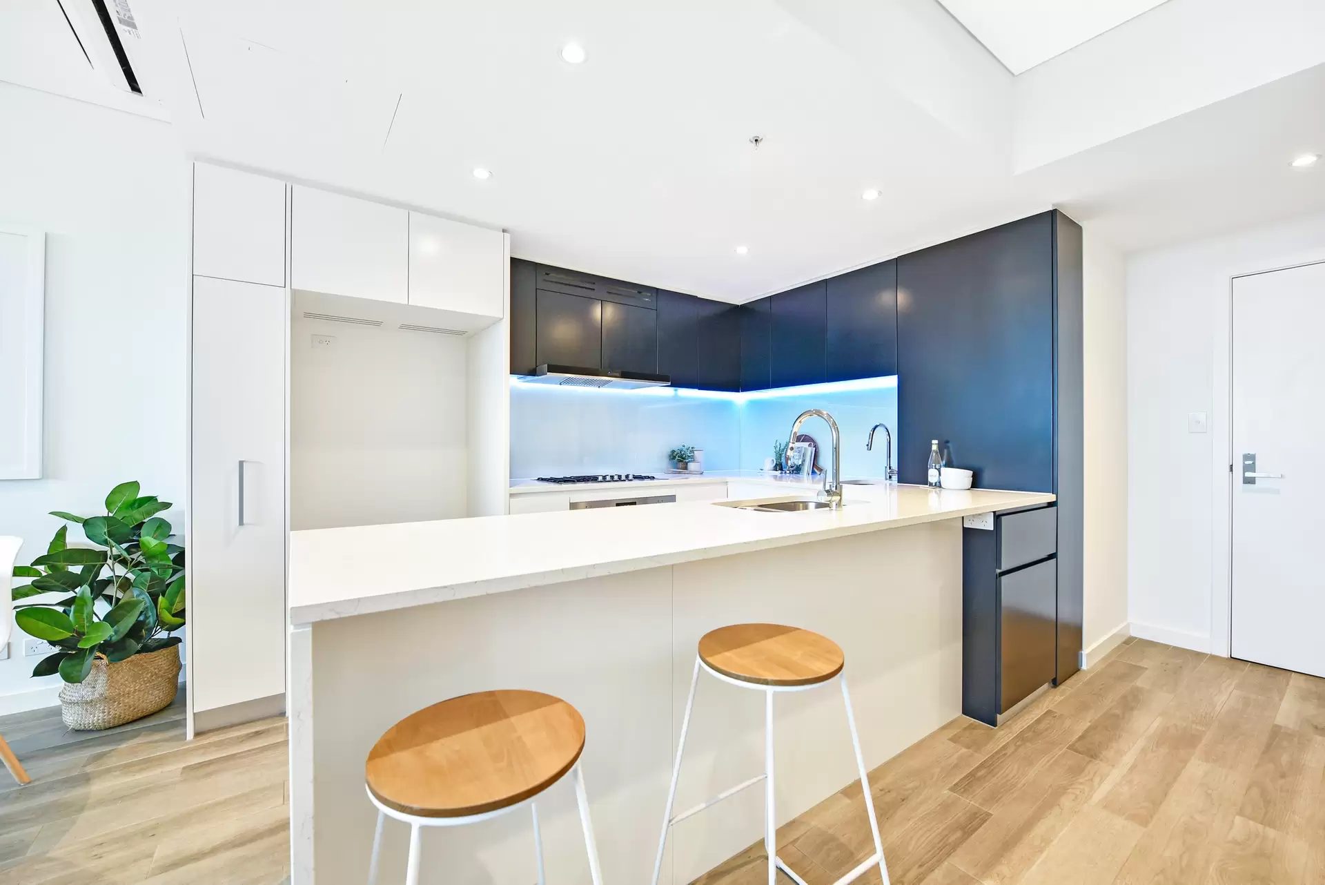906/11 Wentworth Place, Wentworth Point Sold by Chidiac Realty - image 1