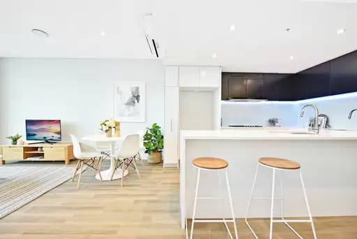 906/11 Wentworth Place, Wentworth Point Sold by Chidiac Realty