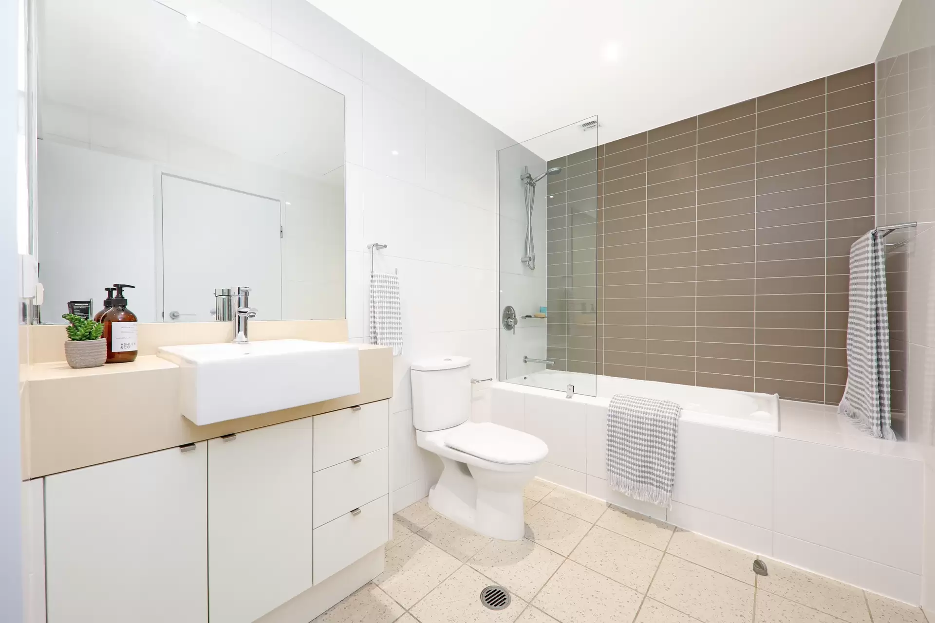 381/4 The Crescent, Wentworth Point Leased by Chidiac Realty - image 1