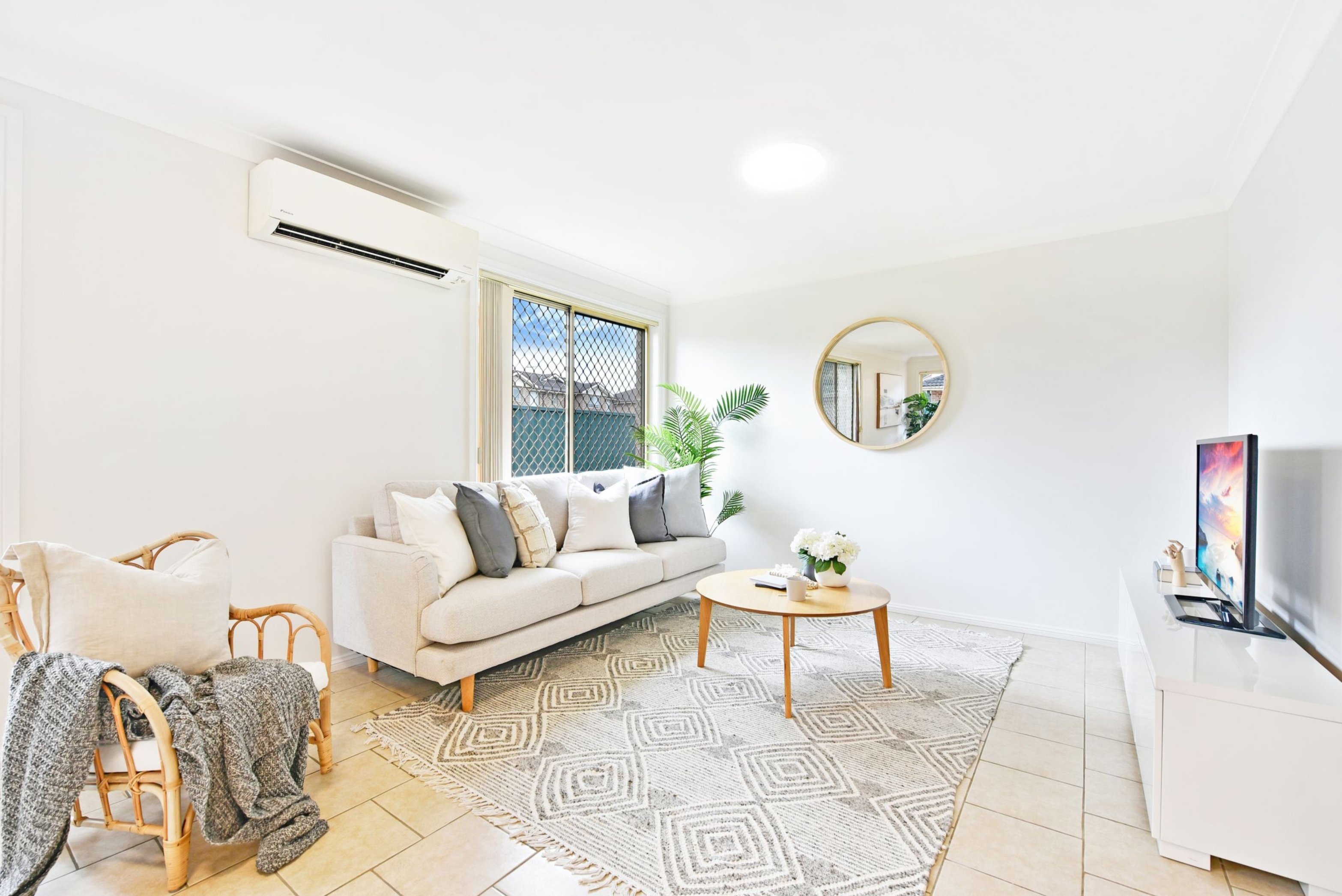4B/24 Jersey Road, South Wentworthville Sold by Chidiac Realty - image 4