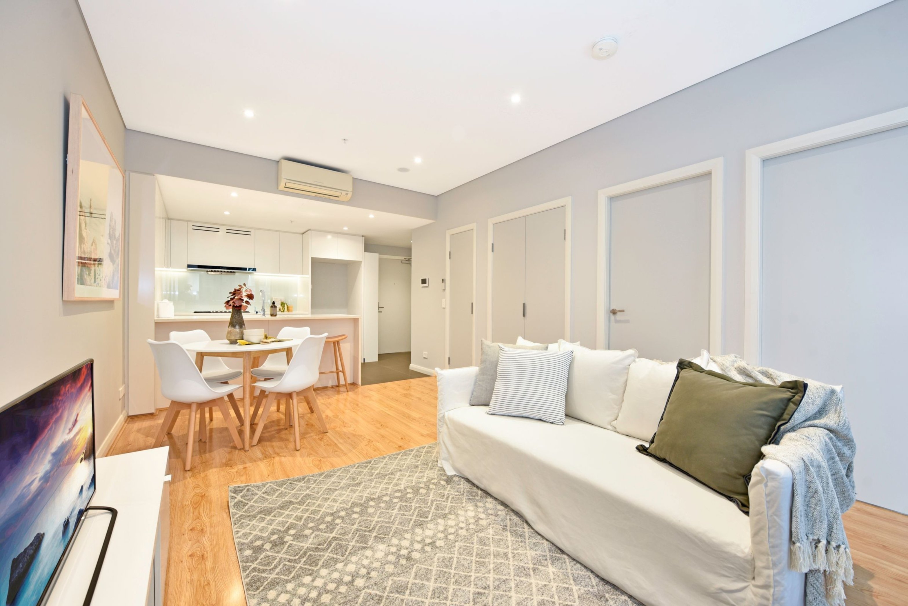 802/5 Wentworth Place, Wentworth Point Sold by Chidiac Realty - image 2