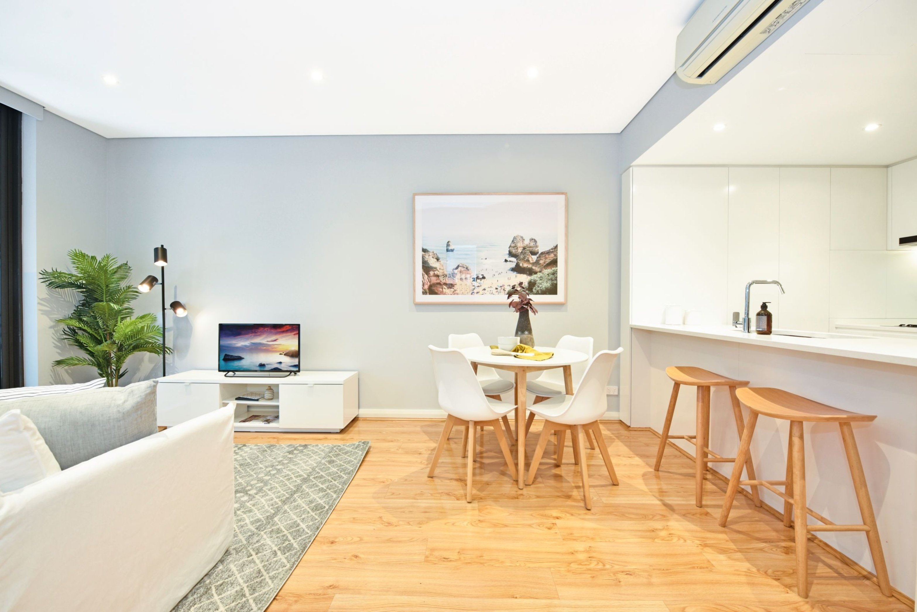 802/5 Wentworth Place, Wentworth Point Sold by Chidiac Realty - image 4