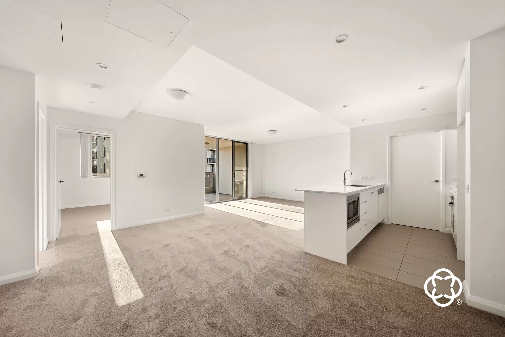 301/8 Marine Parade, Wentworth Point Leased by Chidiac Realty - image 2